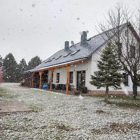 فيلة In Near Giant Mountains Nemojov